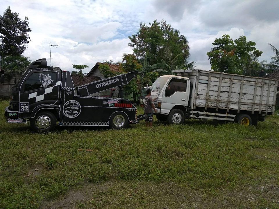 JASA DEREK TRUK TRONTON FUSO BUS DI BANTUL YOGYAKARTA 085101189443